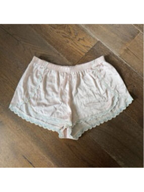 Kouaer size Medium satin shorts